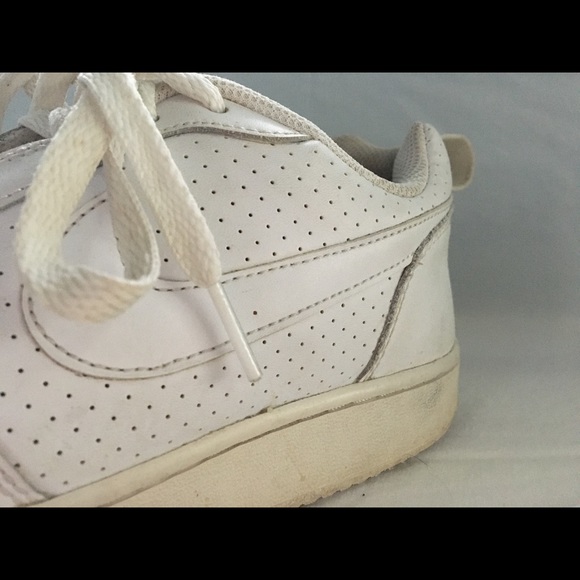 White Nike Sneakers - Picture 3 of 5